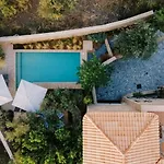 Villa - Olive Riglia