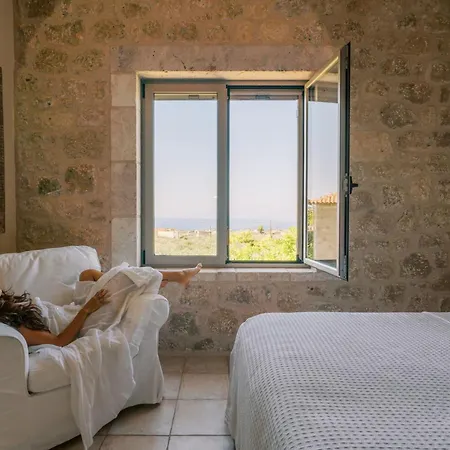 Villa - Olive Riglia